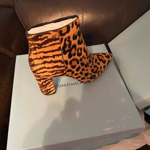 Antonio Melani Tiger Print Size 8.5 Never Worn.